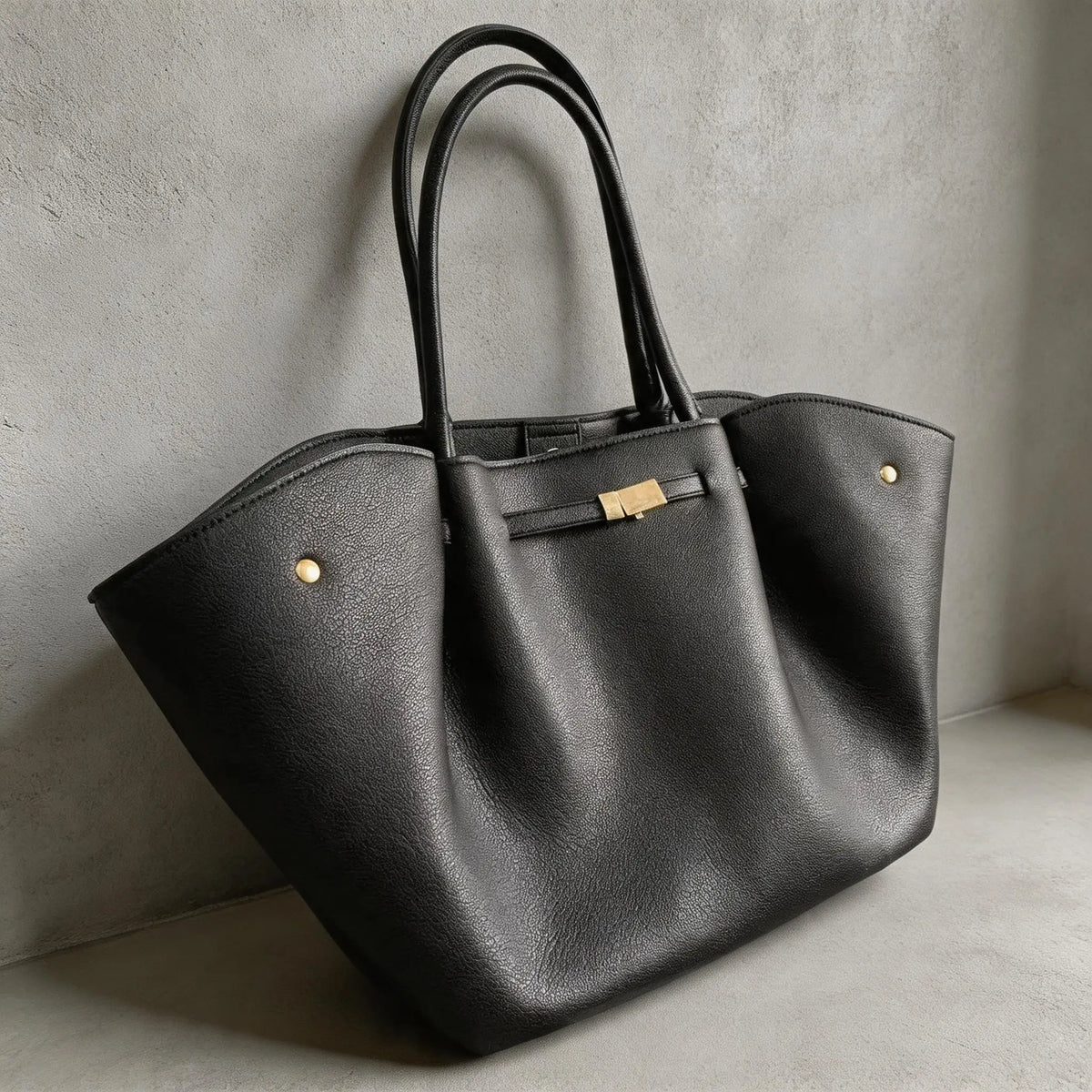 CarryLuxe™ Handbag 👜✨ — Lightweight, Spacious & Stylish